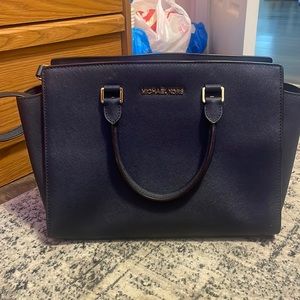 Michael kors navy handbag with both short and long handles.Great condition